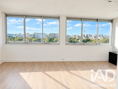 Apartment in Courbevoie (92400)