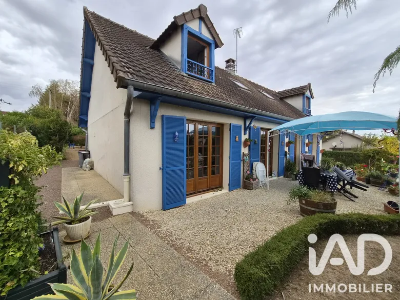 Maison 5 pièces 147 m² · à Estissac · 146,6 m² · 180 000 €