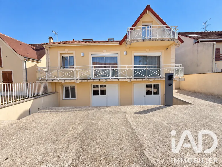 Maison 9 pièces 243 m² · à Corbeil-Essonnes · 243 m² · 499 000 €