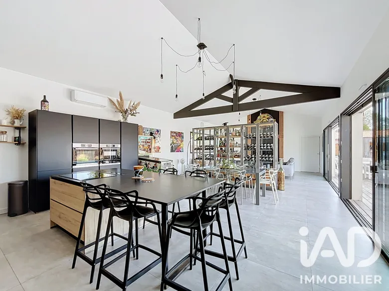 Maison 7 pièces 208 m² · à Saint-Caprais-de-Bordeaux · 208 m² · 679 000 €