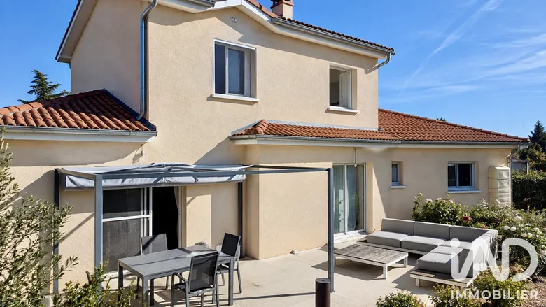 Maison 6 pièces 127 m² · à Villars-les-Dombes · 126,6 m² · 405 000 €