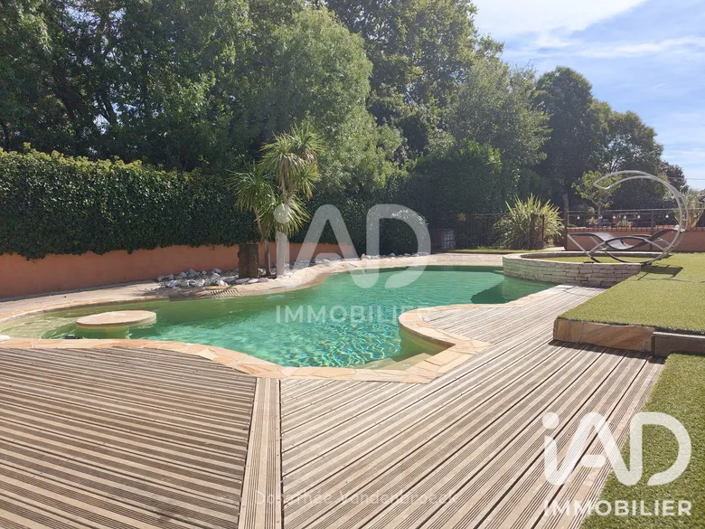 Maison 8 pièces 259 m² · à Grans · 259 m² · 895 000 €
