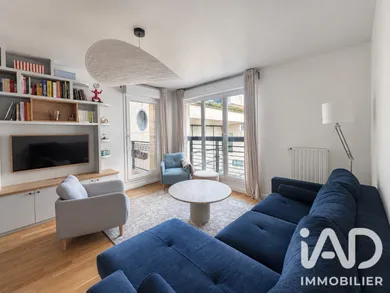 Apartment in Puteaux (92800)