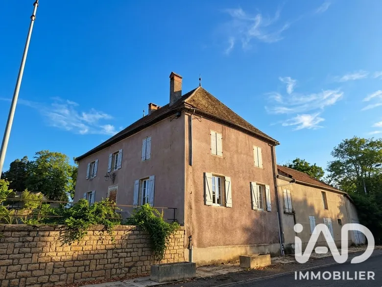 Maison 10 pièces 300 m² · à Vitry-sur-Loire · 300 m² · 65 000 €