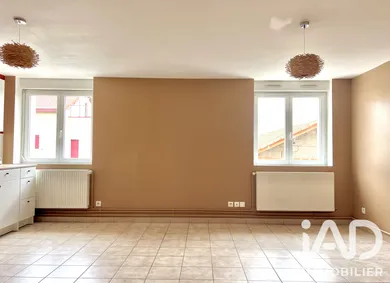 Apartment in Saint-Laurent-de-Chamousset (69930)