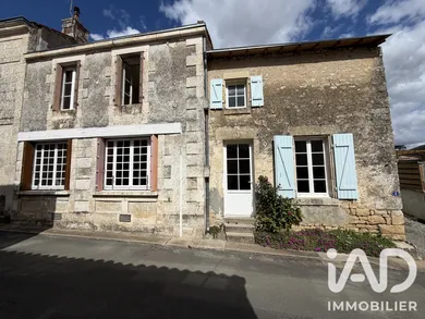 Maison de village à Saint-Maixent-de-Beugné (79160)