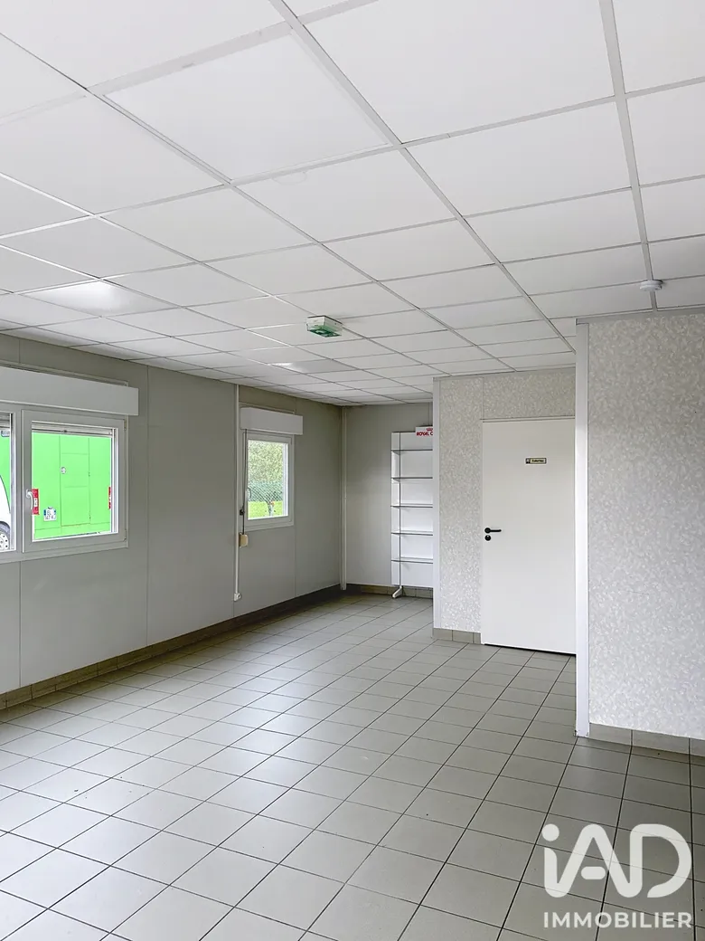 Local commercial 160 m² · à La Boisse · 160 m² · 380 000 €