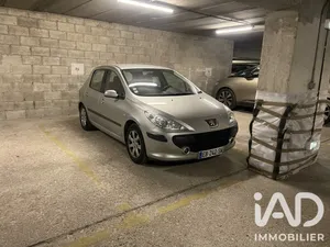 Parking à Paris (75012)