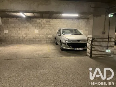 Parking à Paris (75012)