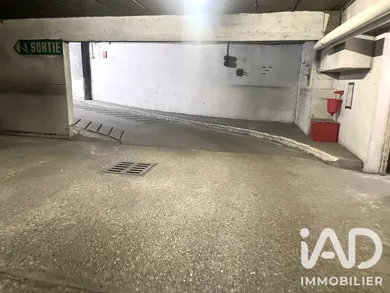 Parking à Paris (75012)