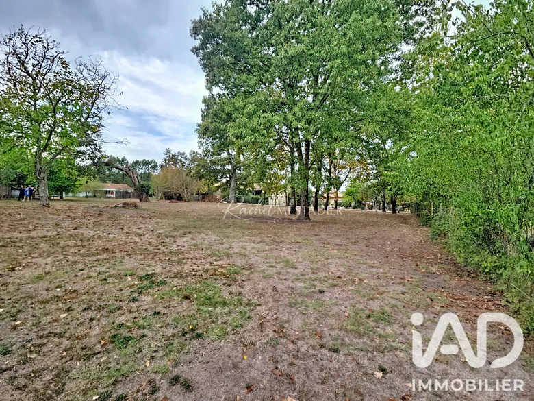 Terrain à Saint-Martin-de-Laye (33910) · 59 500 €