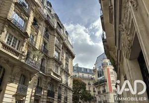 Apartment in Paris (75017)