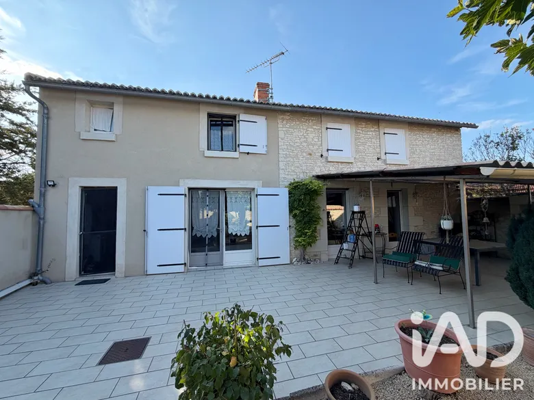Maison 4 pièces 114 m² · à Saint-Jean-de-Sauves · 114 m² · 149 000 €