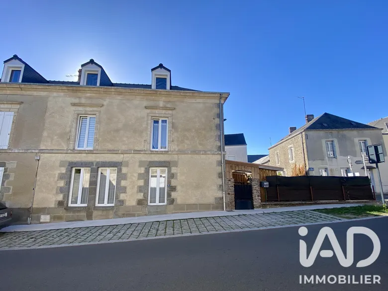 Maison 5 pièces 102 m² · à Champgenéteux · 102 m² · 90 000 €