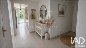 Apartment in Hyères (83400)