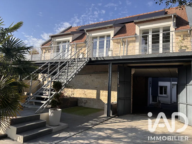 Maison 8 pièces 296 m² · à Chevrières · 296 m² · 560 000 €