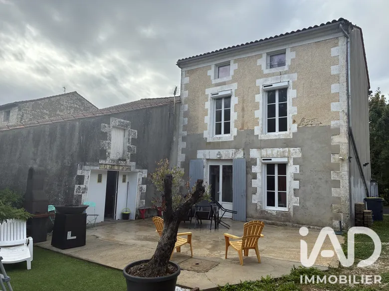 Maison 6 pièces 161 m² · à Aigre · 161 m² · 164 500 €