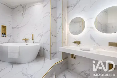 Appartement à Paris (75116)