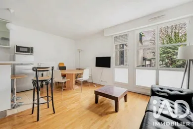 Apartment in Paris (75020)