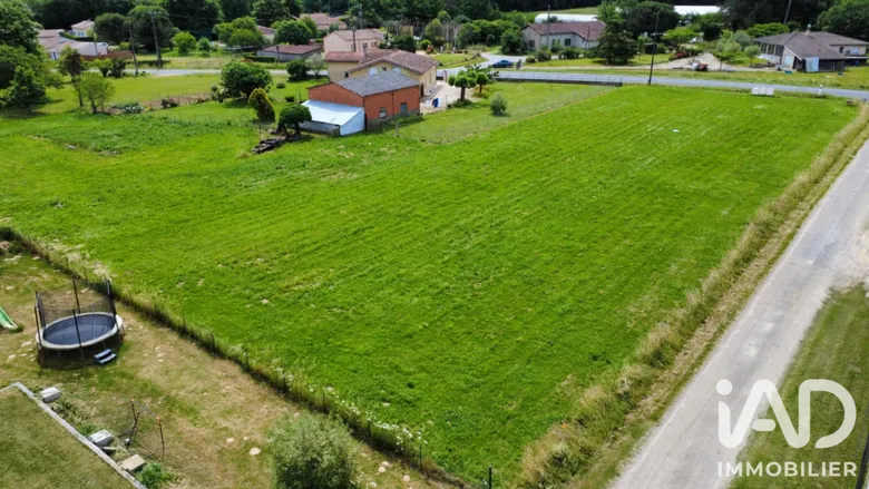 Terrain à bâtir à Meauzac (82290) · 45 000 €