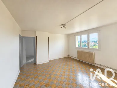 Apartment in Pont-Saint-Esprit (30130)