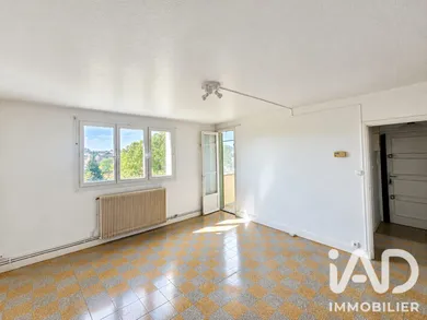 Apartment in Pont-Saint-Esprit (30130)
