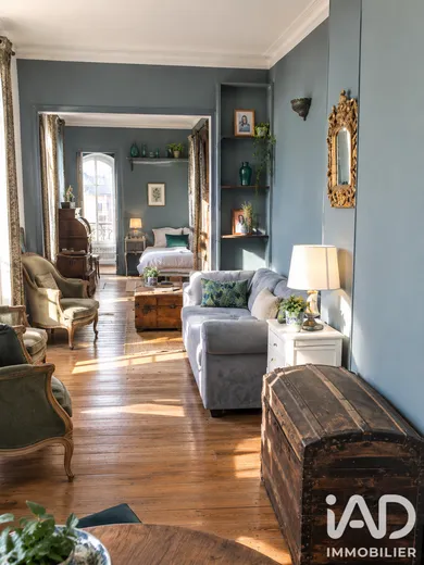 Apartment in Paris (75010)