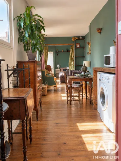 Apartment in Paris (75010)