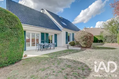 Maison traditionnelle à Gressy (77410)