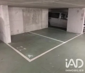Parking à Paris (75011)