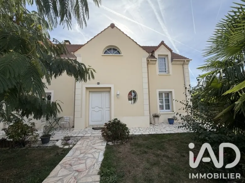 Maison 8 pièces 216 m² · à Nanteuil-le-Haudouin · 216 m² · 430 000 €