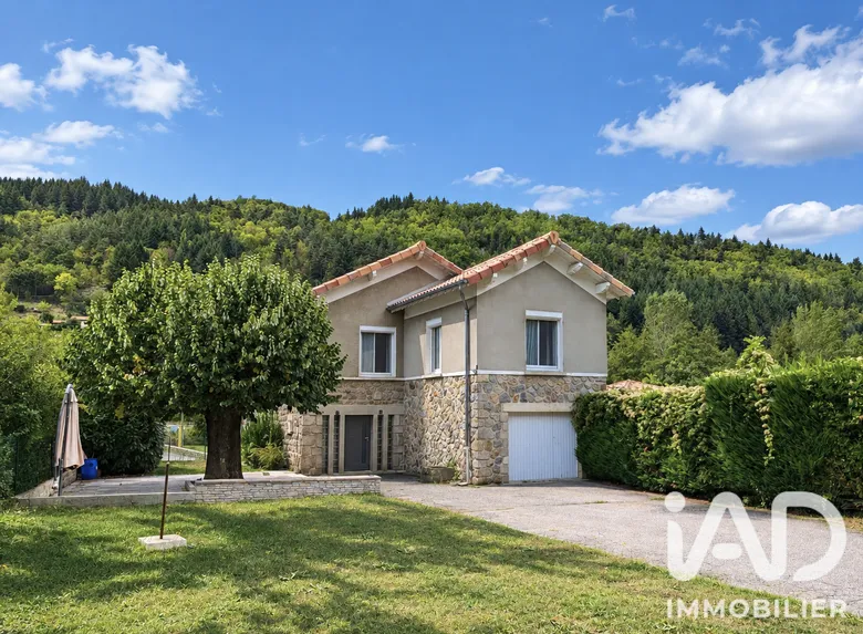 Maison 8 pièces 138 m² · à Mariac · 138 m² · 190 000 €