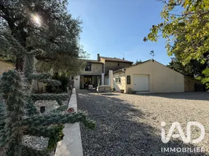 House in Sarrians (84260)