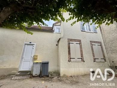 Immeuble à Villeneuve-la-Guyard (89340)
