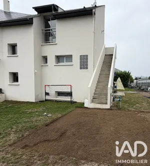 Apartment in Mandres-les-Roses (94520)