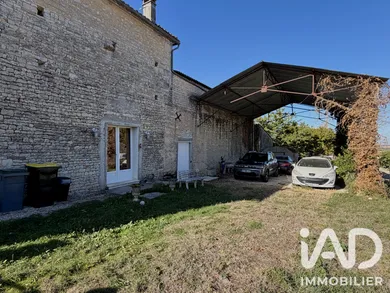 Maison à Saint-Amant-de-Boixe (16330)