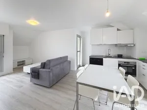 Apartment in Mandres-les-Roses (94520)