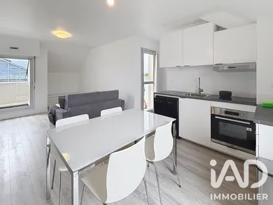 Apartment in Mandres-les-Roses (94520)