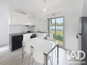 Apartment in Mandres-les-Roses (94520)
