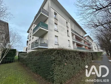 Appartement à Sainte-Geneviève-des-Bois (91700)