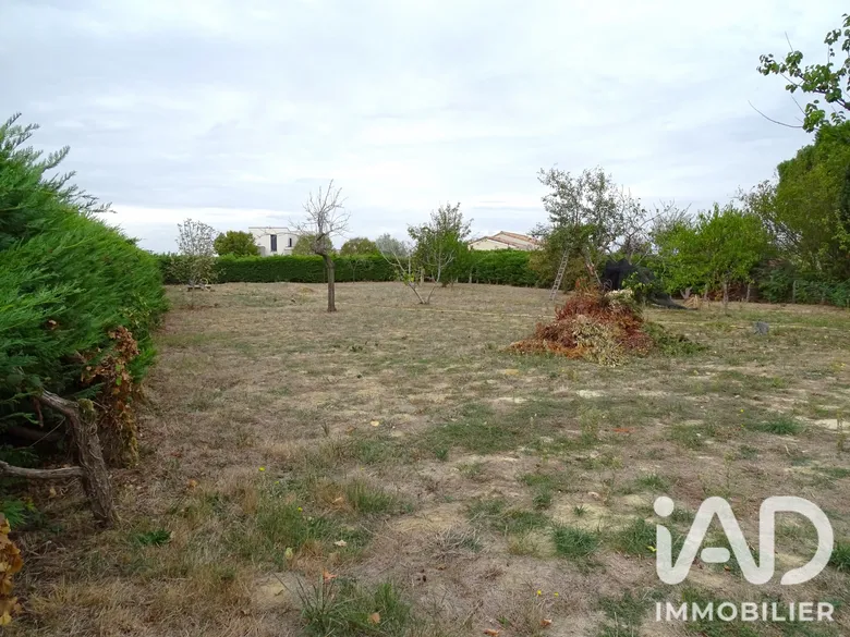 Terrain à bâtir à Larra (31330) · 119 000 €