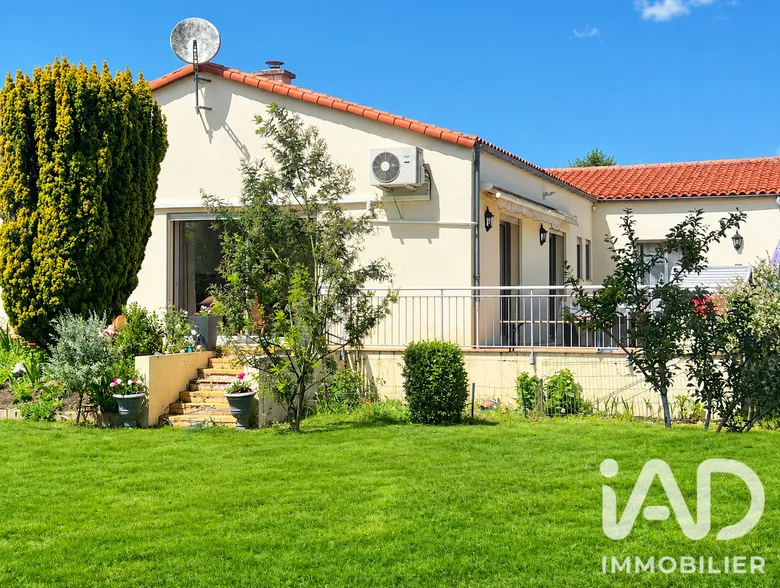 Maison 7 pièces 162 m² · à Civray · 162,3 m² · 177 000 €