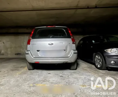 Parking à Paris (75019)