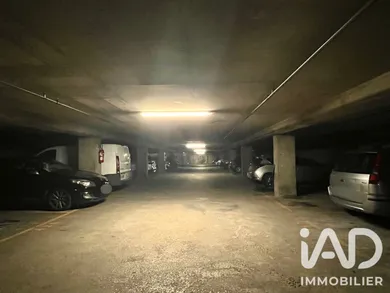 Parking à Paris (75019)