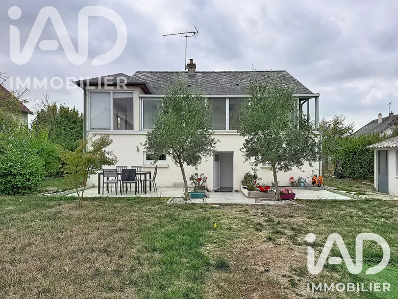 Maison 8 pièces 137 m² · à Amilly · 137 m² · 220 000 €
