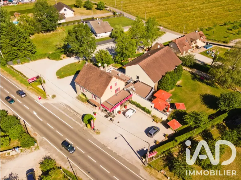 Maison 16 pièces 900 m² · à Lons-le-Saunier · 900 m² · 1 131 000 €