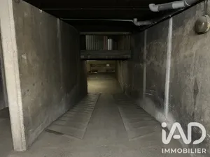 Parking à Paris (75010)