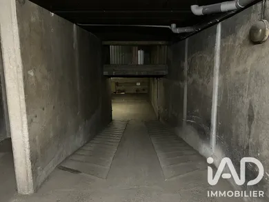 Parking à Paris (75010)