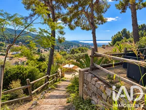 Architectural house in Carqueiranne (83320)