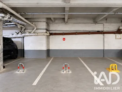 Parking à Paris (75008)